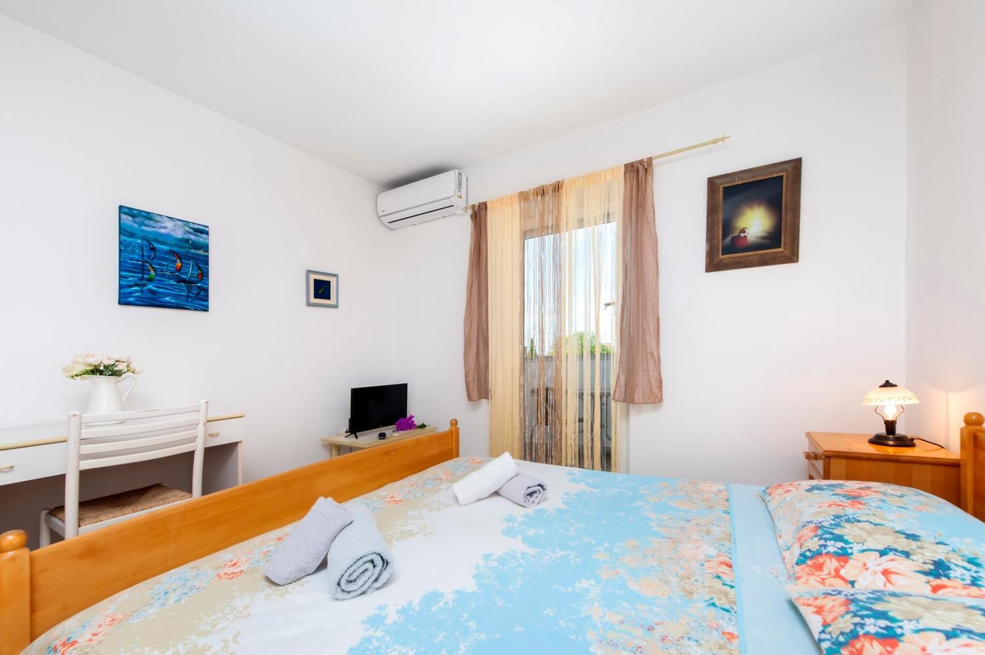 Luna Tsuki Seven Aparthotel Rovinj Exteriör bild