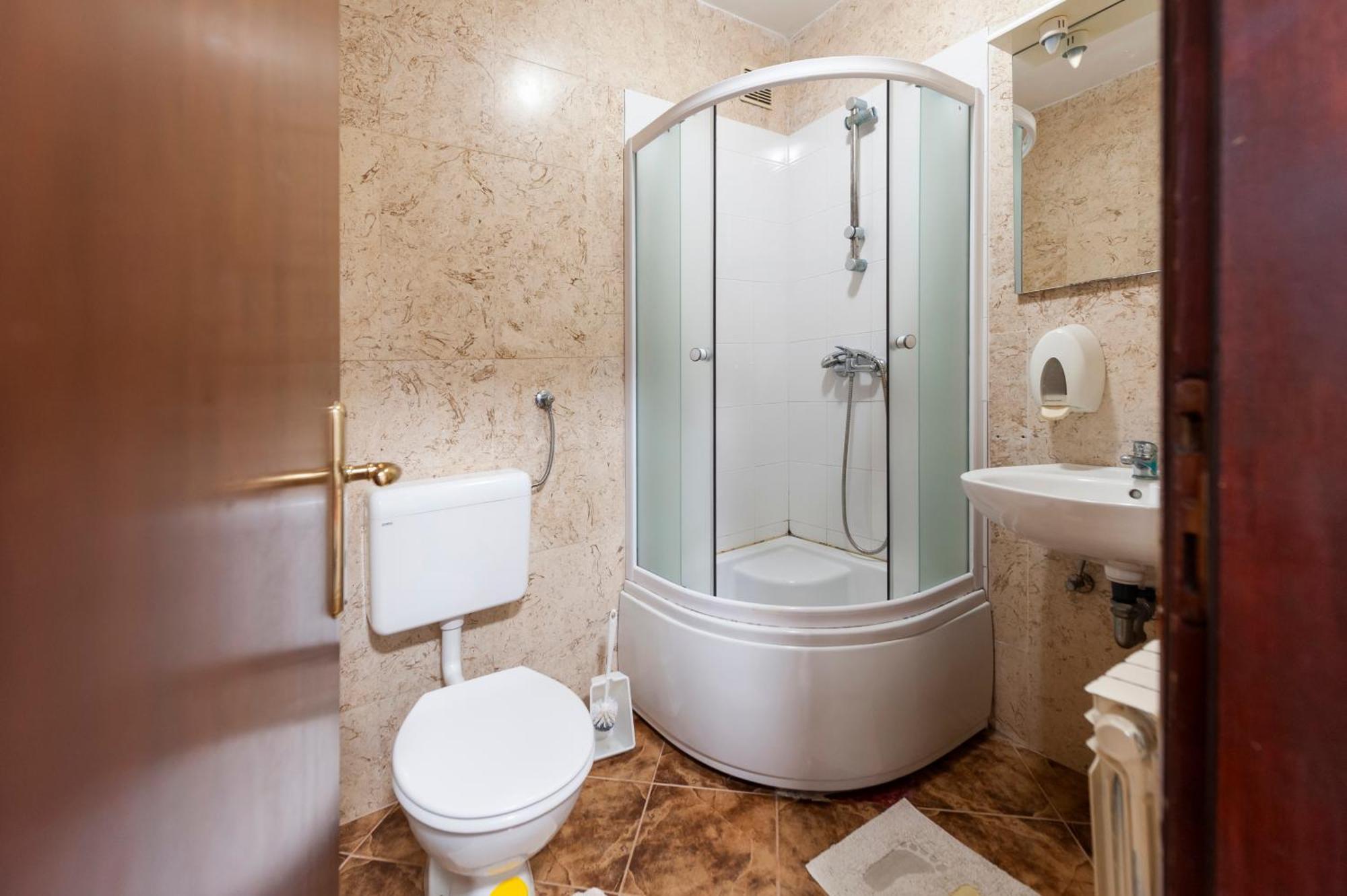 Luna Tsuki Seven Aparthotel Rovinj Exteriör bild