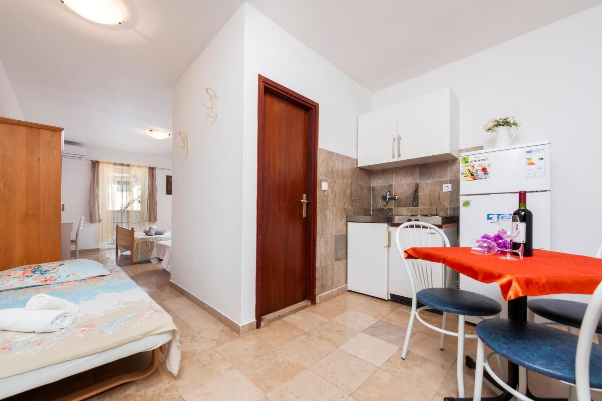 Luna Tsuki Seven Aparthotel Rovinj Exteriör bild