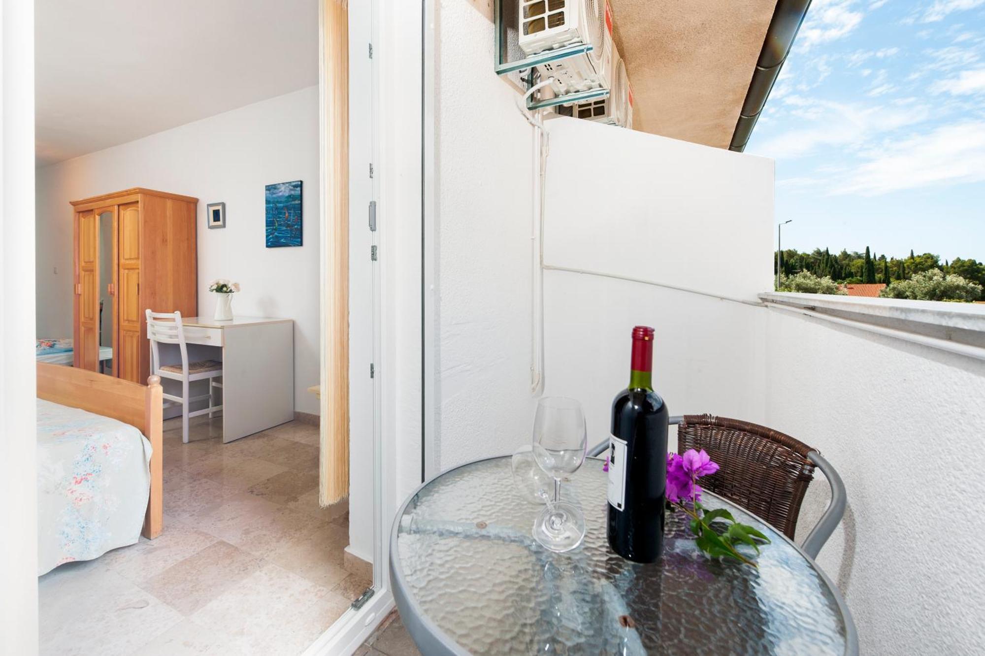 Luna Tsuki Seven Aparthotel Rovinj Exteriör bild
