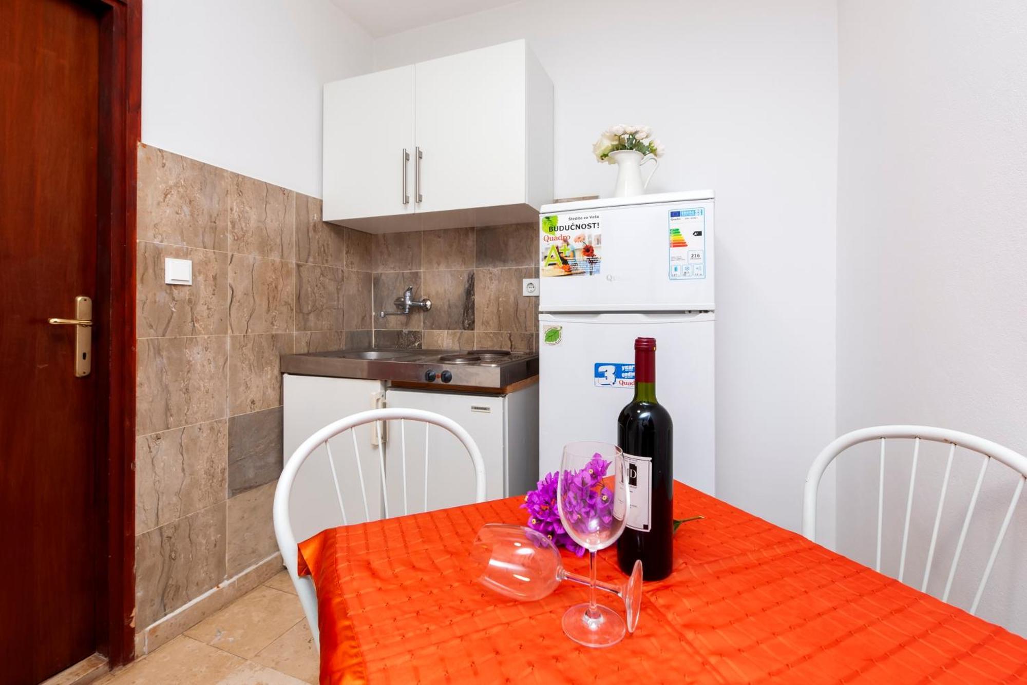 Luna Tsuki Seven Aparthotel Rovinj Exteriör bild